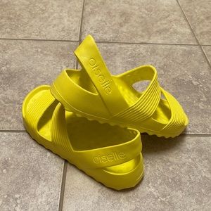 Oiselle Yellow Sport Sandals Size 37 6-6.5